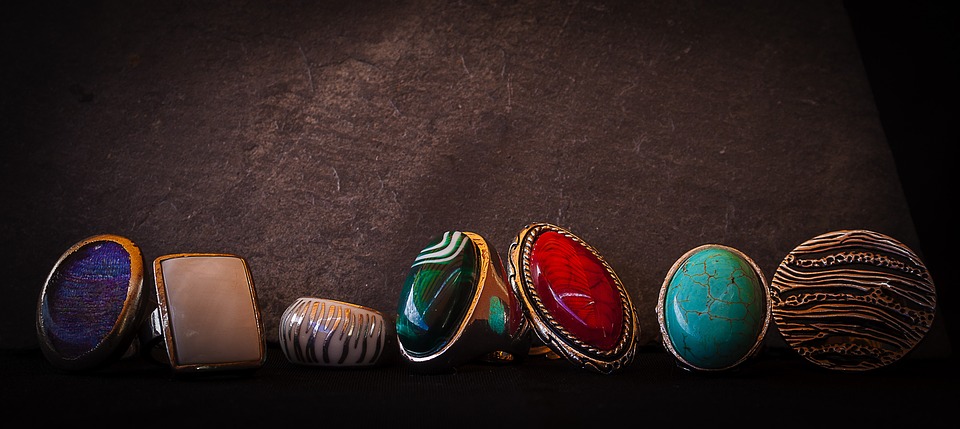 Smukt udvalg fra Julie Sandlau og Ole Lynggaard online – Guldsmed Østergaard